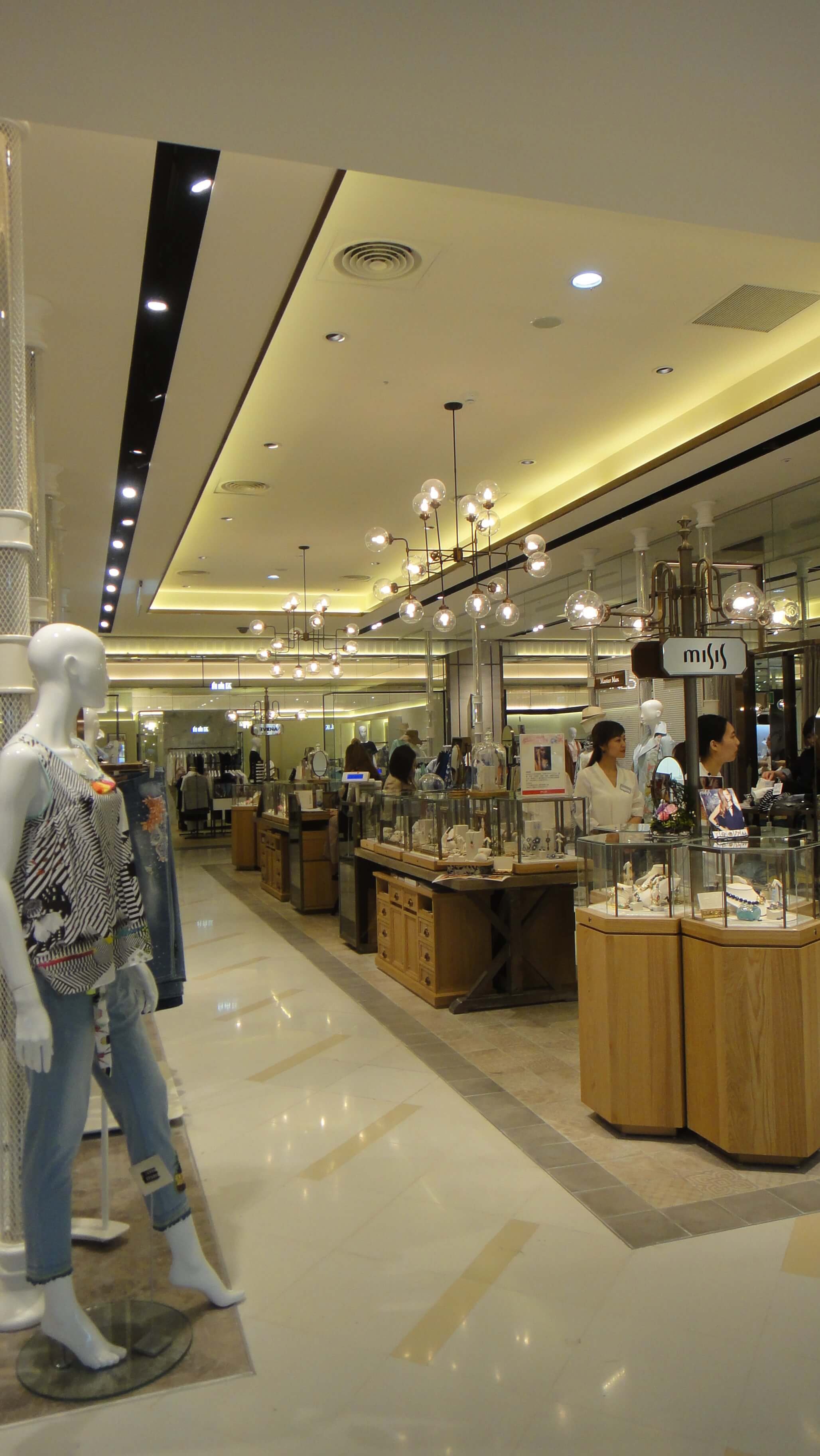 新光三越改裝案-信義新天地A8館2F女性服飾<span>Woman's Apparel Store Lighting</span>