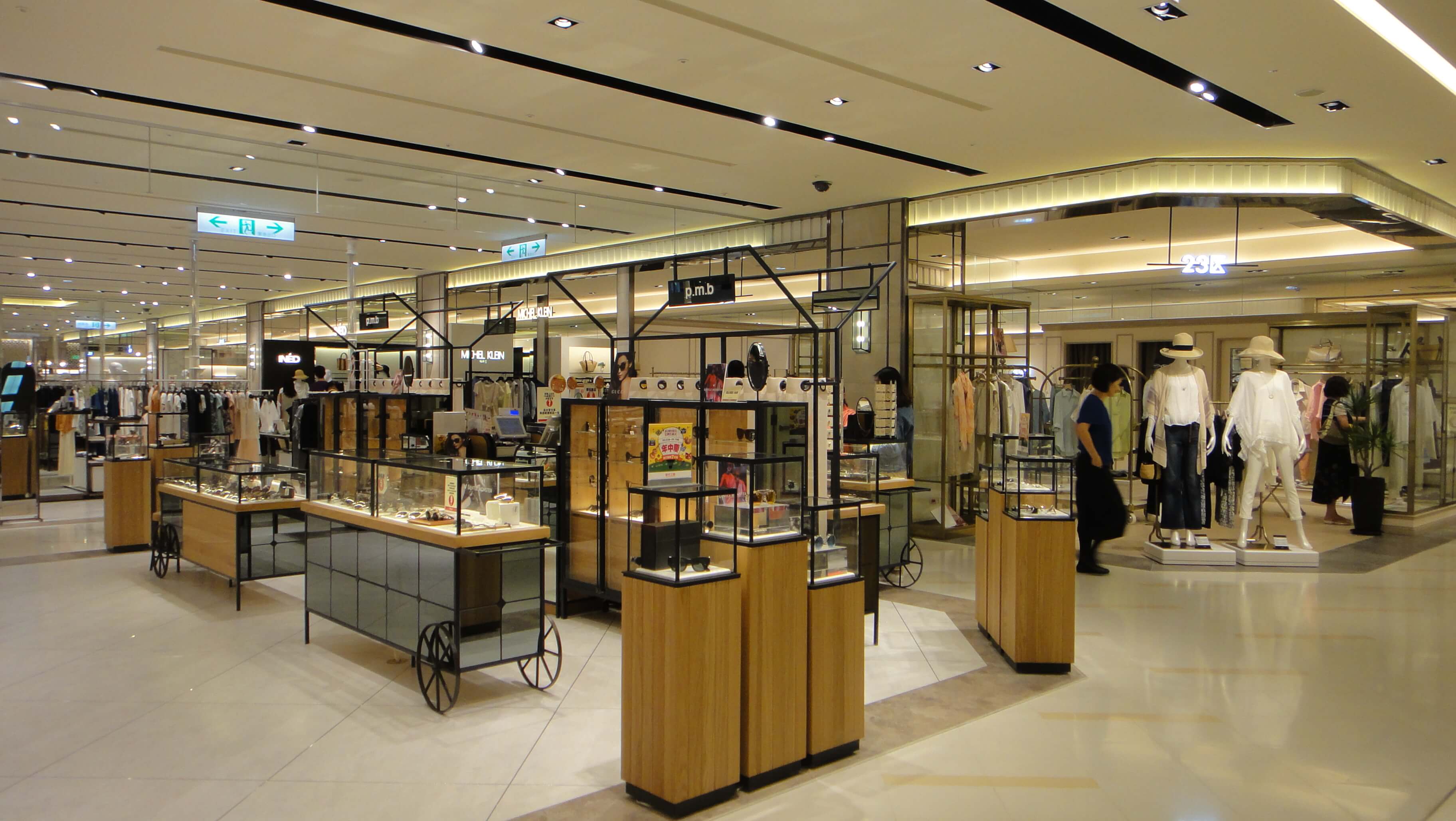 新光三越改裝案-信義新天地A8館2F女性服飾<span>Woman's Apparel Store Lighting</span>