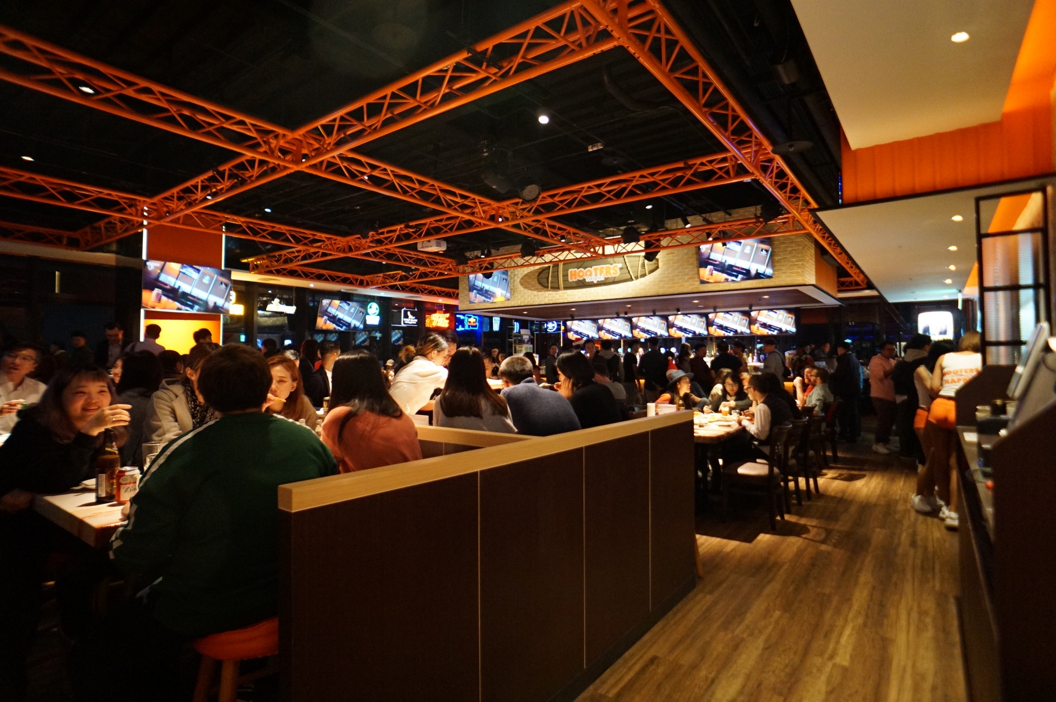 Hooters 美式餐廳<span>Hooters Xinyi Restaurant</span>